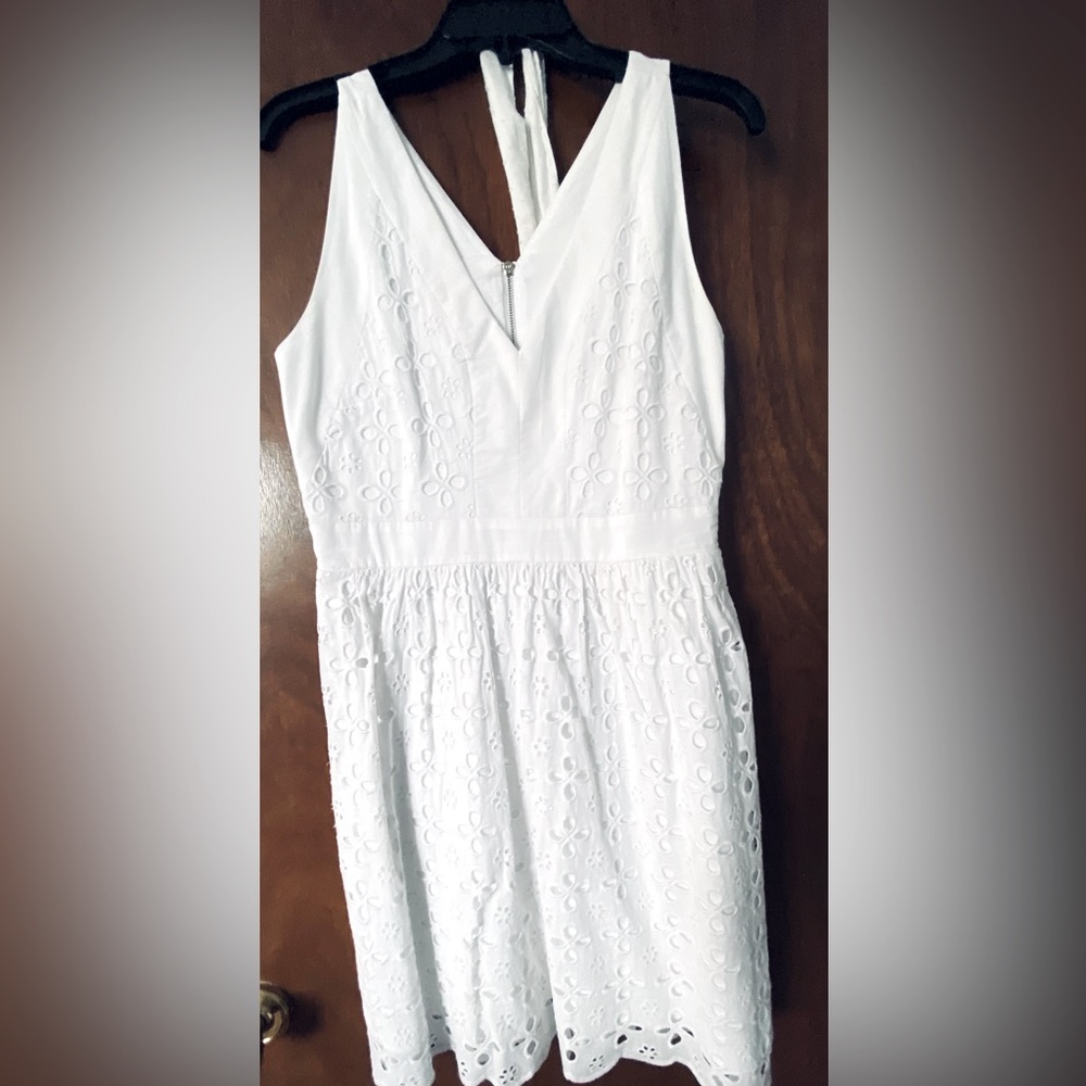 Sleeveless White Lace Dress size 8 Laundry Brand